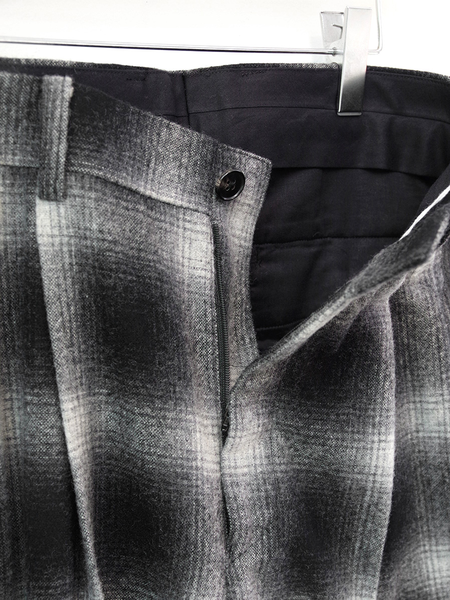 soe(ソーイ)のOmbre Check Painted Line Trousersの通販